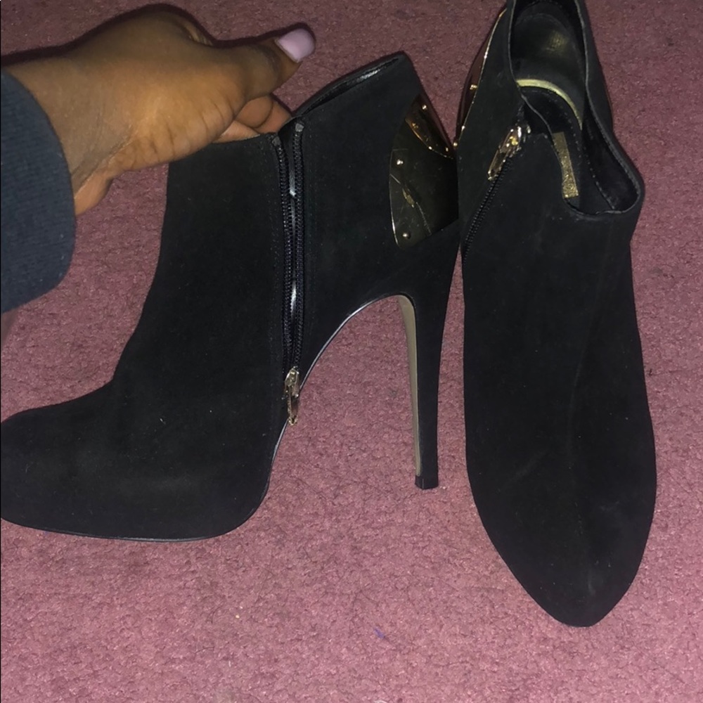 Heels - Picture 2 of 3